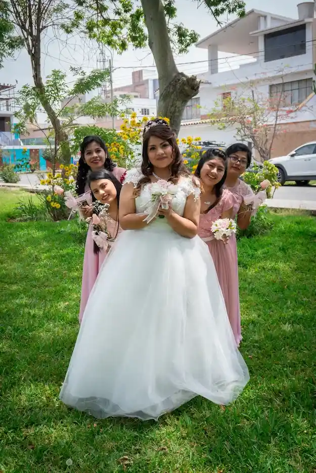 Novia con sus damas